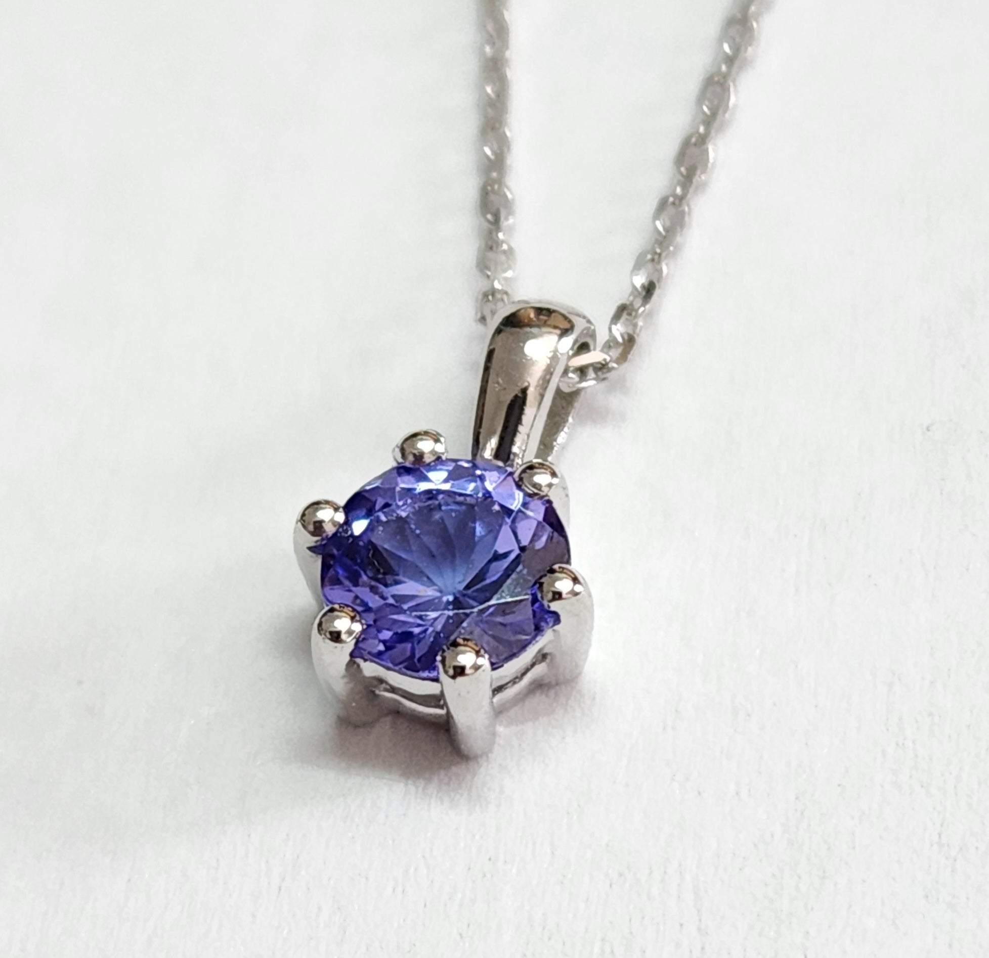 Solitaire Round Cut Tanzanite Pendant with Chain