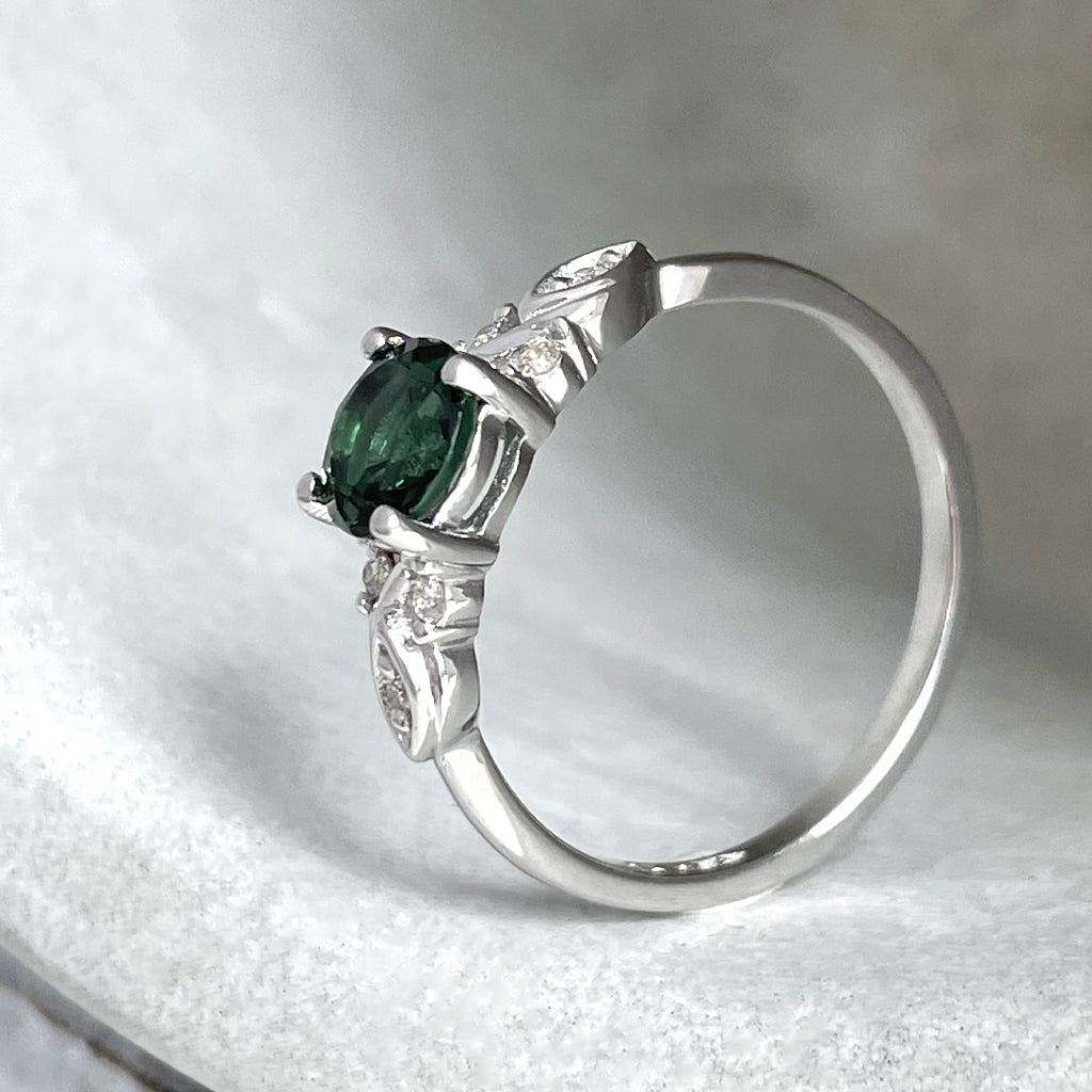 Brocade Diamond Shoulder Round Cut Green Tourmaline And Diamond Ring