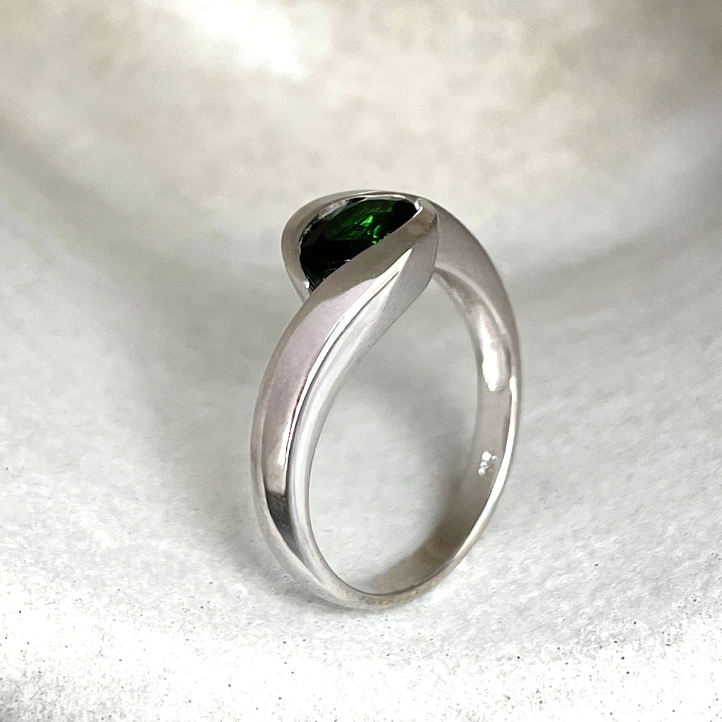 Curvaceous Split Band Oval Green Tourmaline White Gold Ring