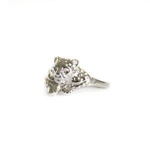 Enigmatic Resting Leopard White Gold Ring