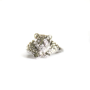 Enigmatic Resting Leopard White Gold Ring