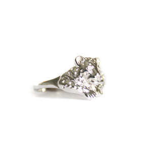 Enigmatic Resting Leopard White Gold Ring