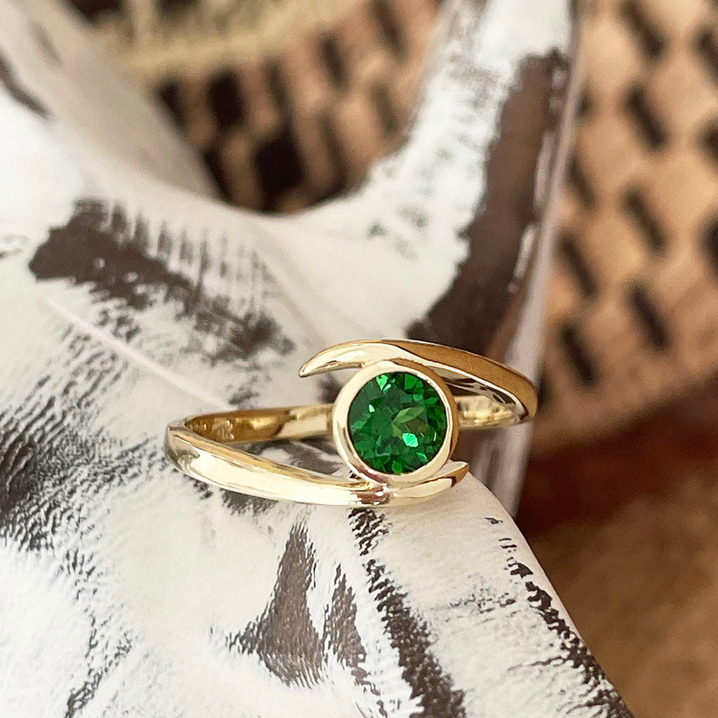 Tsavorite yellow gold ring