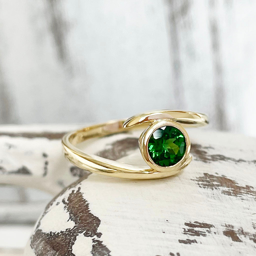 Tsavorite yellow gold ring