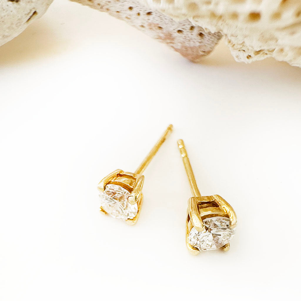 Simply Elegant White Diamond Yellow Gold Stud Earrings