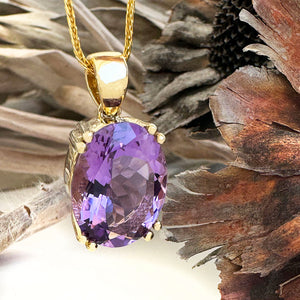 Classic Oval Cut Double Claw Amethyst Yellow Gold Pendant