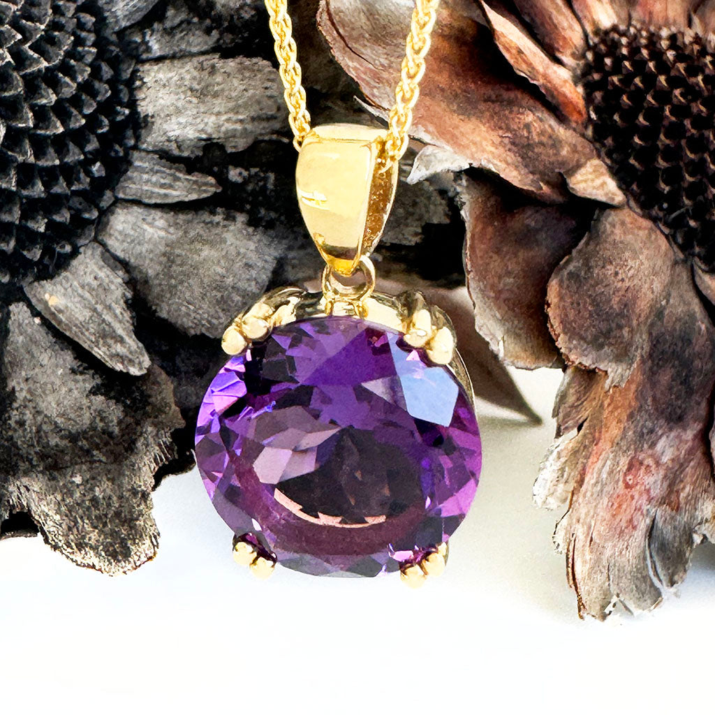 Classic Round Cut Double Claw Amethyst Yellow Gold Pendant