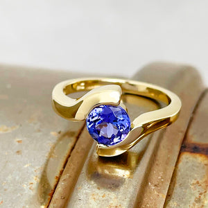 Tanzanite Yellow Gold ring