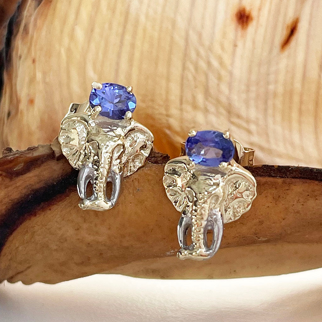 Relief Elephant Tanzanite Yellow Gold Studs