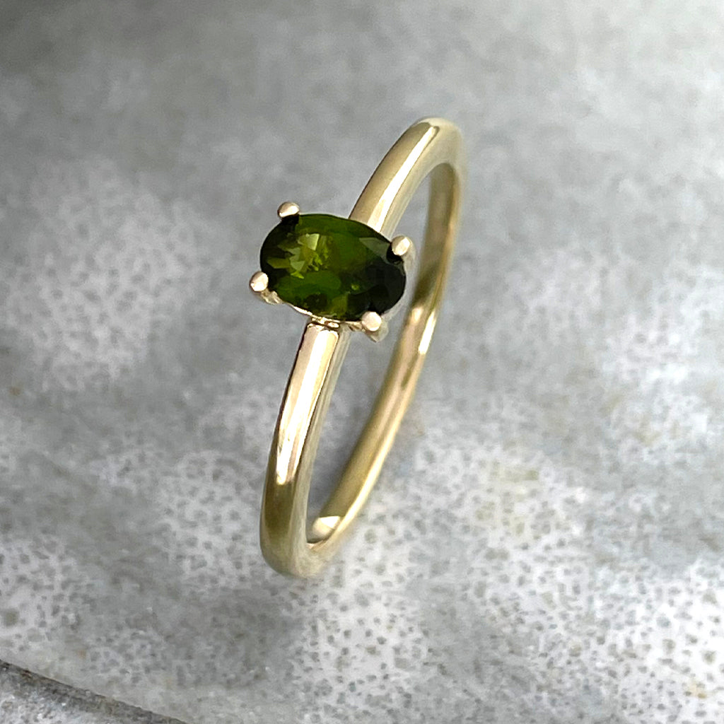 Simply Beautiful Solitaire Oval Cut Green Tourmaline Yellow Gold Ring