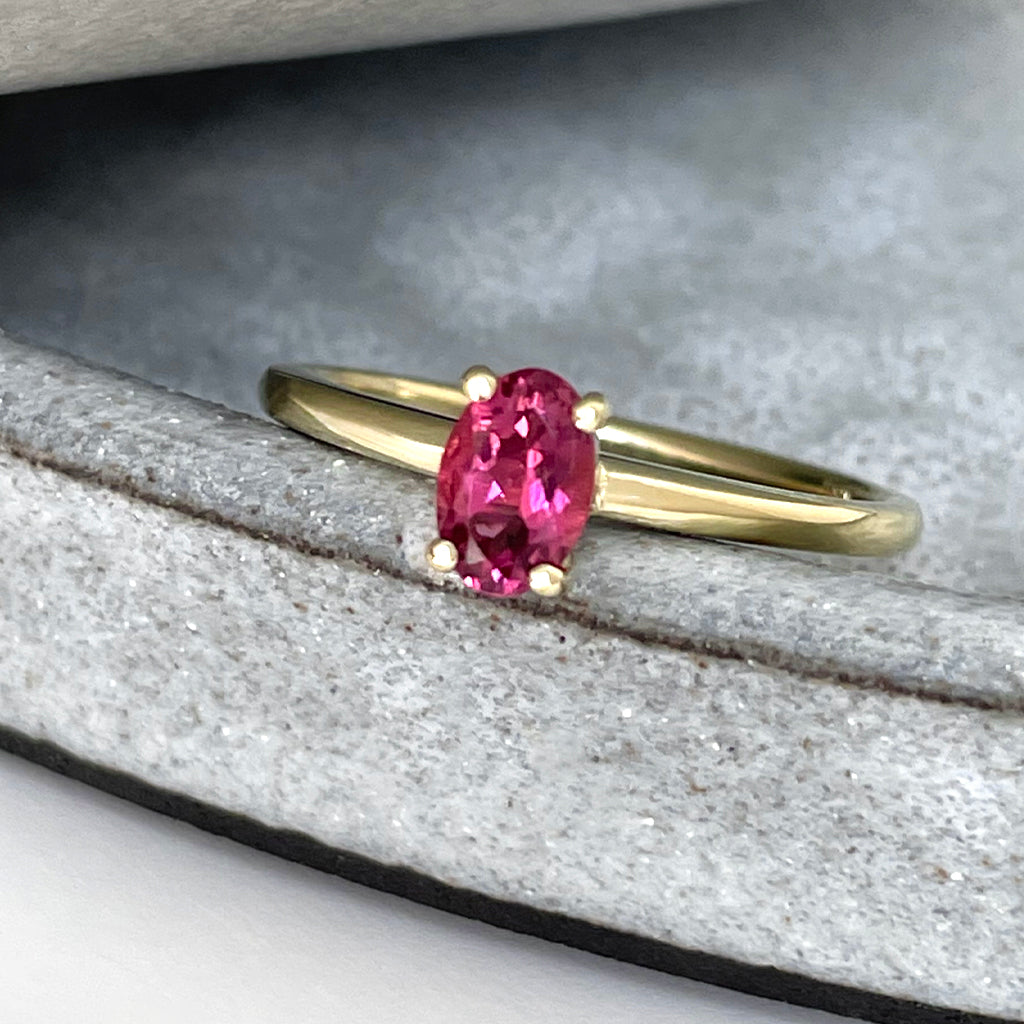 Simply Beautiful Solitaire Oval Cut Pink Tourmaline Yellow Gold Ring