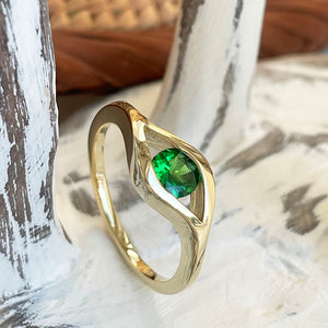 Tsavorite yellow gold ring