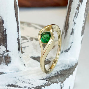 Tsavorite yellow gold ring