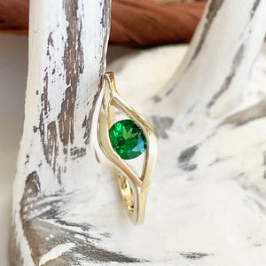 Tsavorite yellow gold ring