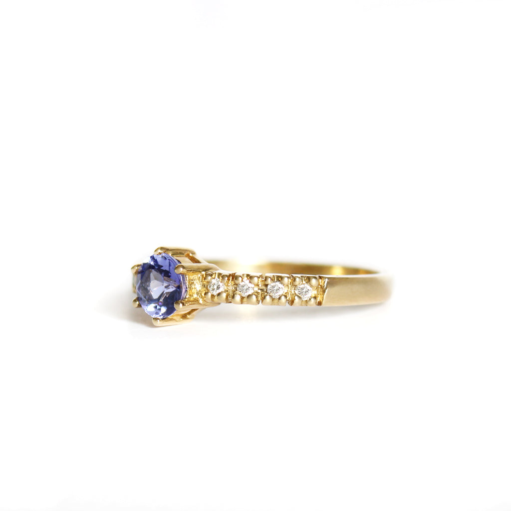 Stunning Solitaire Tanzanite with Diamond Shoulder Yellow Ring