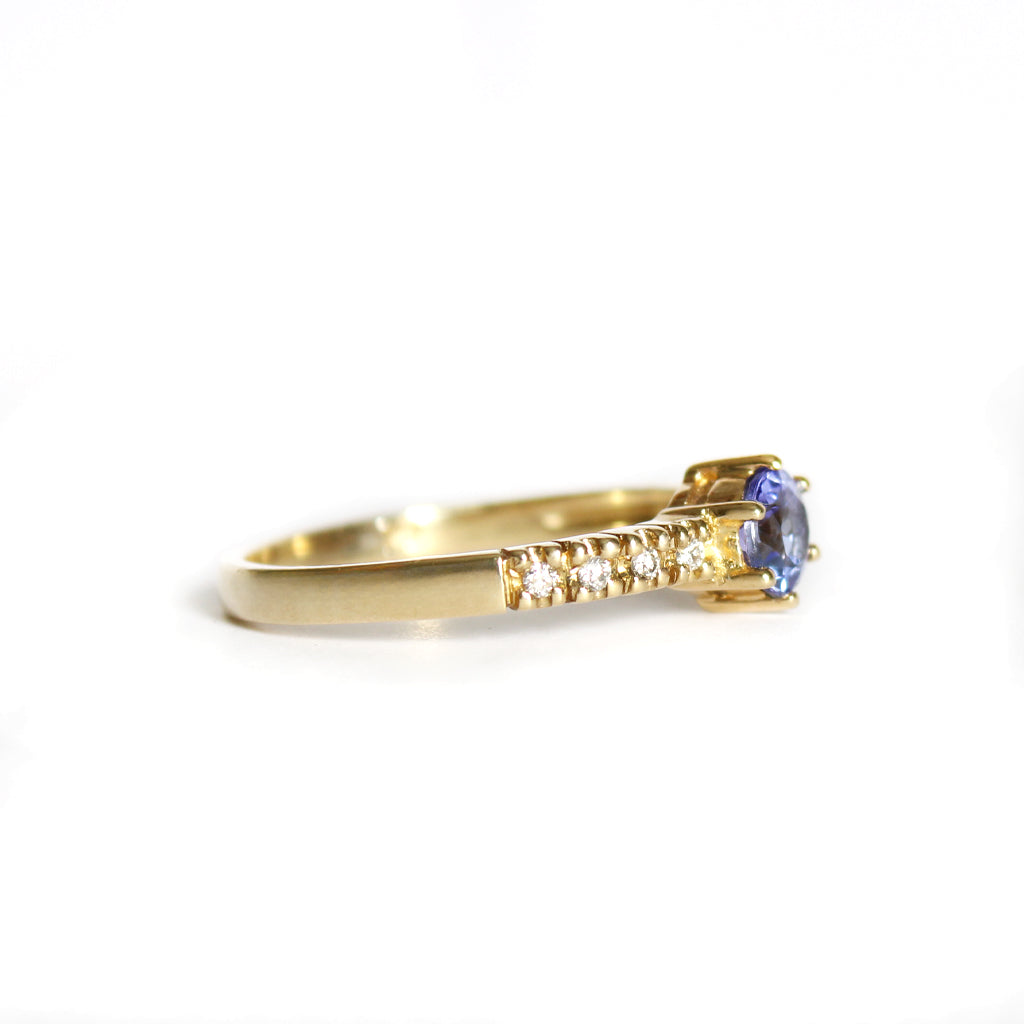 Stunning Solitaire Tanzanite with Diamond Shoulder Yellow Ring