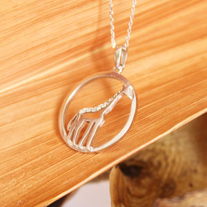 Stylish Circular Giraffe Diamond Back White Gold Pendant