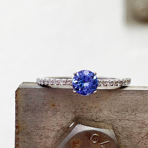 Tanzanite and diamond band ring