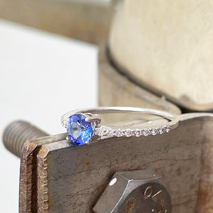 Tanzanite and diamond band ring