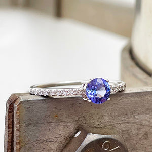 Tanzanite and diamond band ring