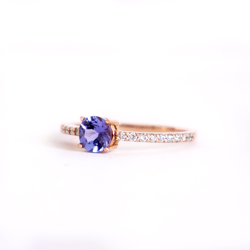 Subtlety Decadent Round Cut Tanzanite Diamond Band Highlight Rose Gold Ring