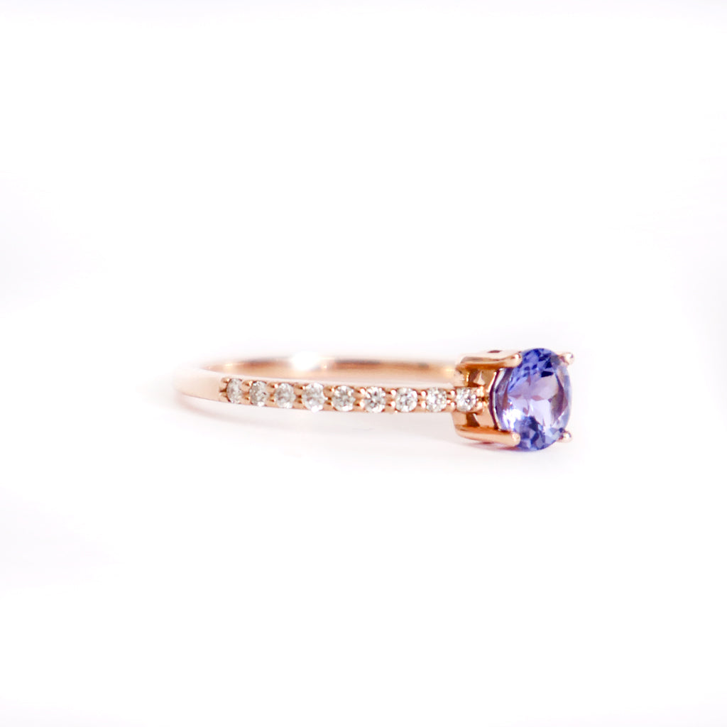 Subtlety Decadent Round Cut Tanzanite Diamond Band Highlight Rose Gold Ring