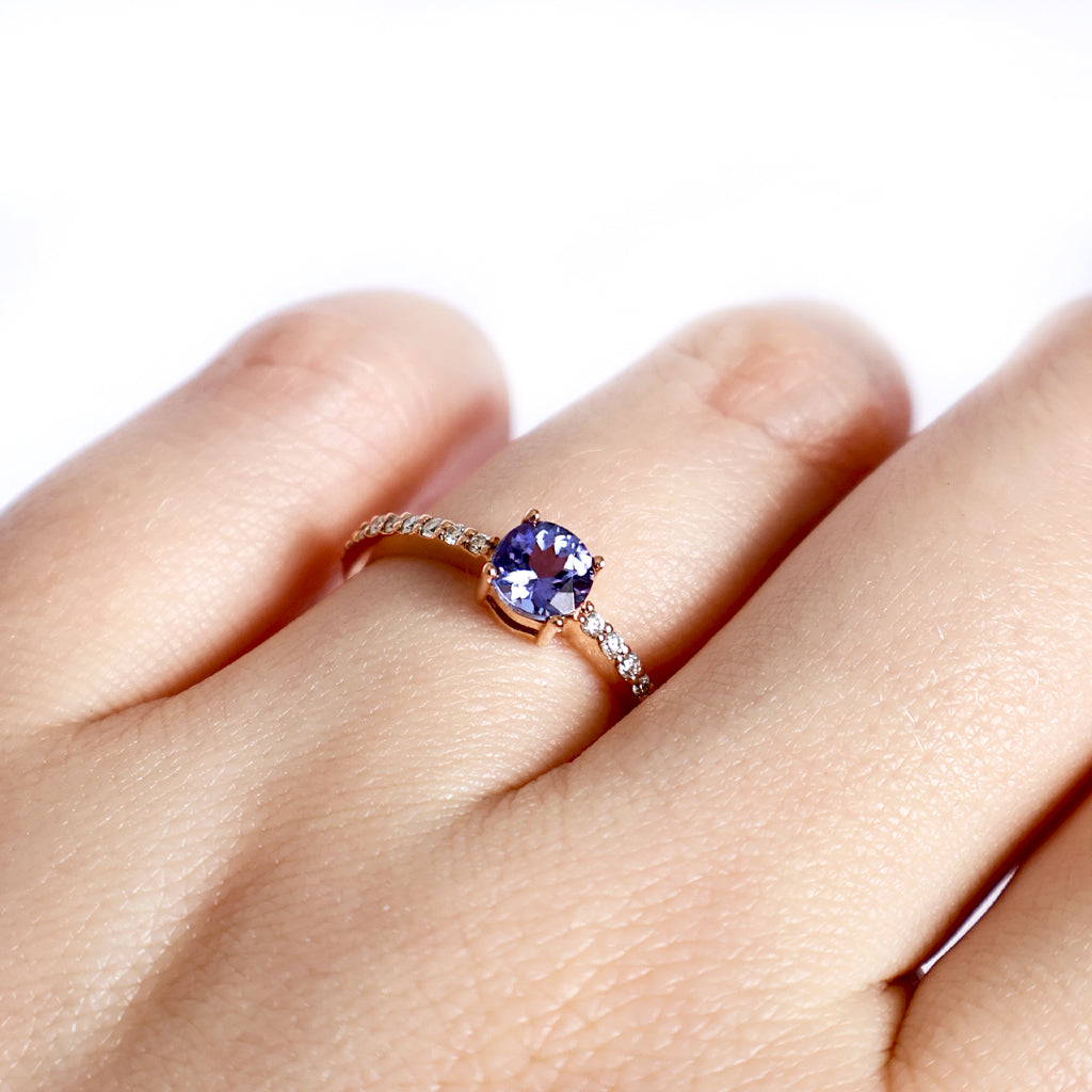 Subtlety Decadent Round Cut Tanzanite Diamond Band Highlight Rose Gold Ring