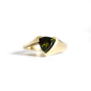 Trilliant Cut Green Tourmaline with Twisted Yellow Gold Band