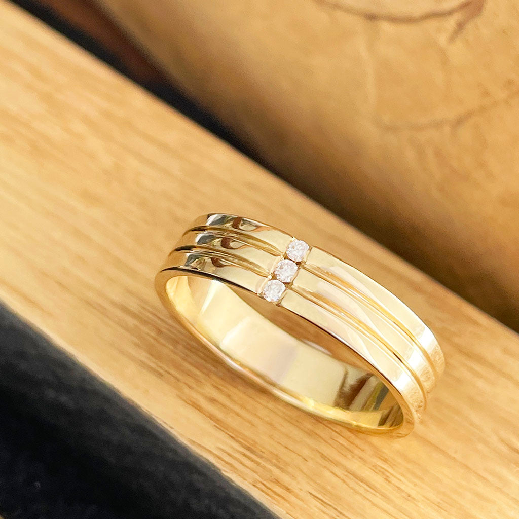 Unisex White Diamond Yellow Gold Ring