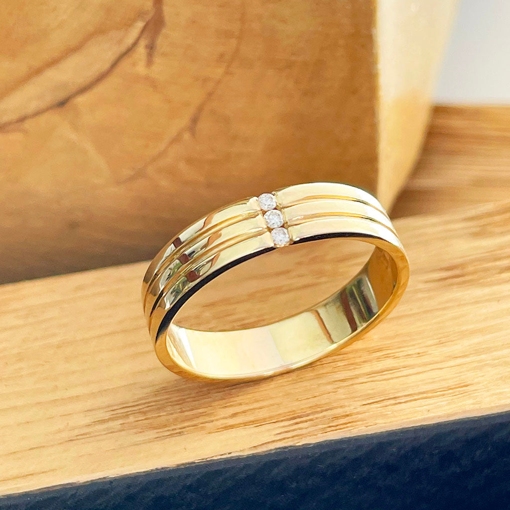 Unisex White Diamond Yellow Gold Ring