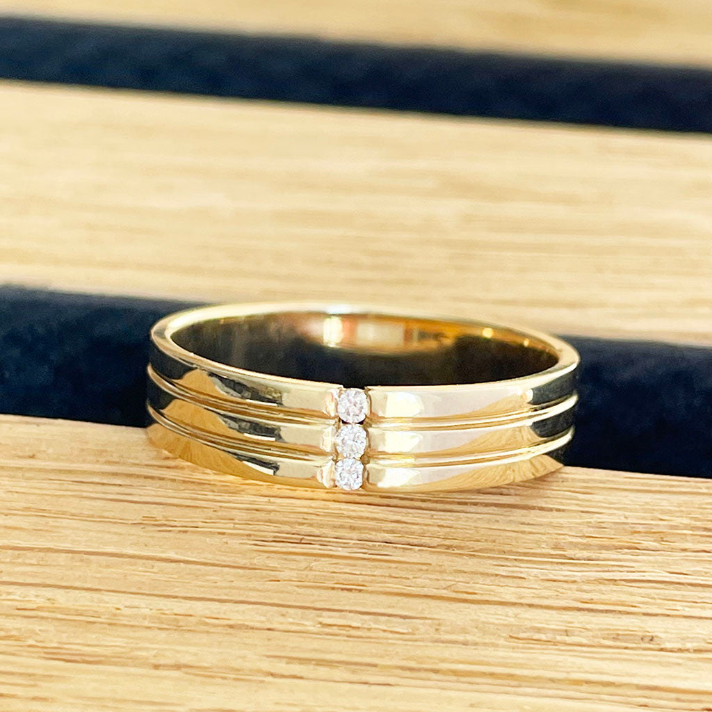 Unisex White Diamond Yellow Gold Ring