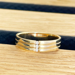 Unisex White Diamond Yellow Gold Ring