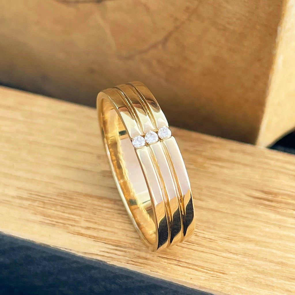 Unisex White Diamond Yellow Gold Ring