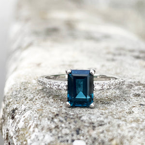 Elegant Emerald London Blue Topaz and Diamond Band White Gold Ring