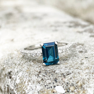 Elegant Emerald London Blue Topaz and Diamond Band White Gold Ring