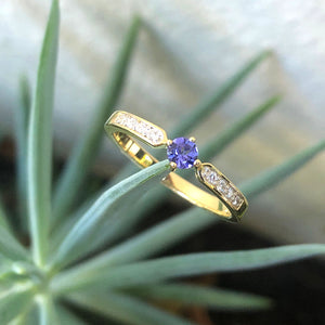 Petit Tapered Diamond Shoulder Tanzanite Yellow Gold Ring