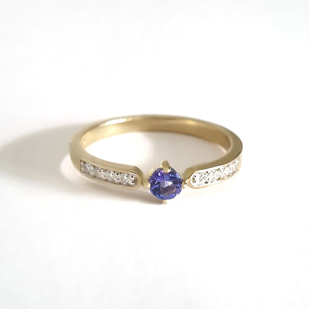 Petit Tapered Diamond Shoulder Tanzanite Yellow Gold Rin