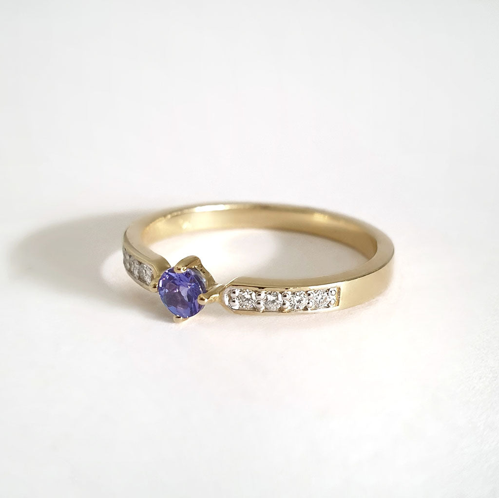 Petit Tapered Diamond Shoulder Tanzanite Yellow Gold Rin