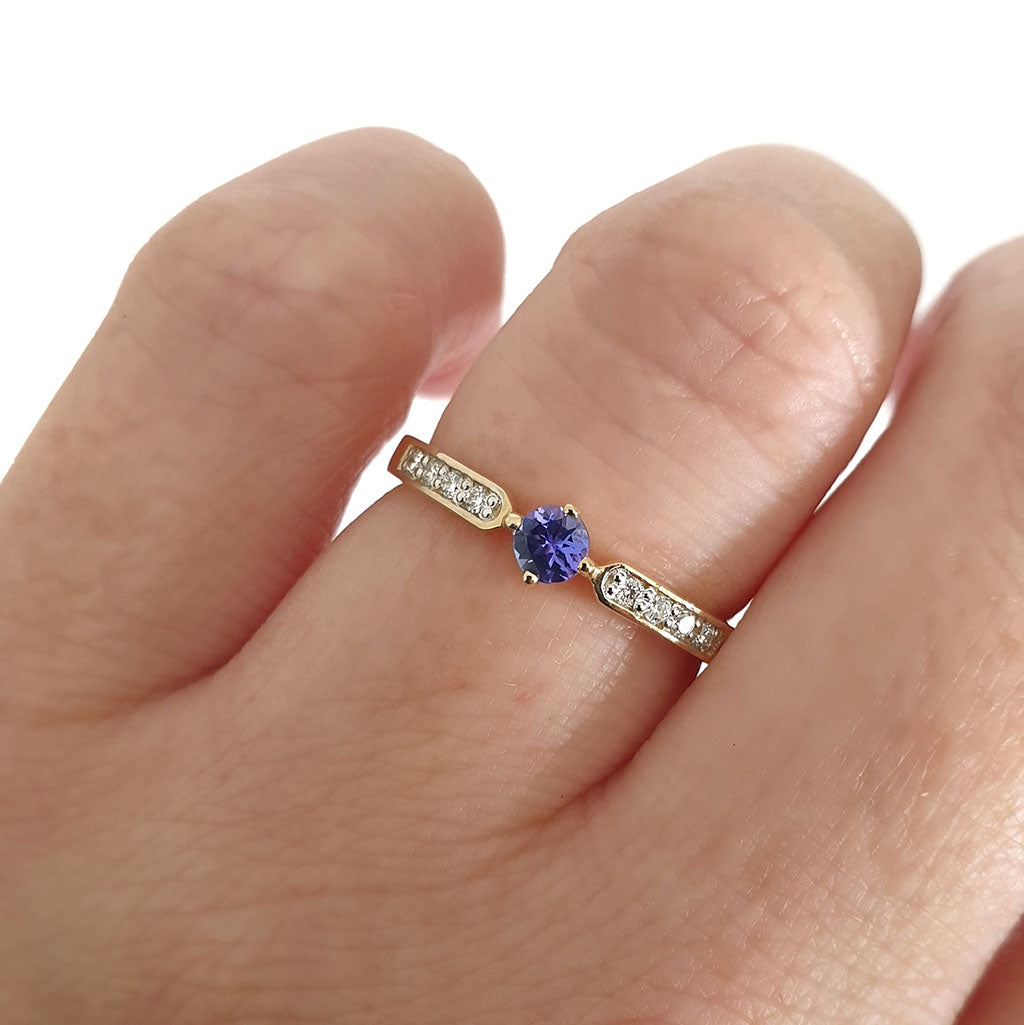 Petit Tapered Diamond Shoulder Tanzanite Yellow Gold Ring